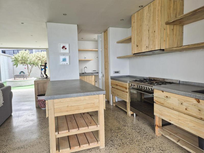 4 Bedroom Property for Sale in Perlemoenbaai Western Cape